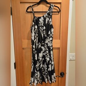 Alfani One Shoulder Black and White Floral Dress Size:12
